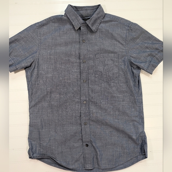 Banana Republic Chambray Soft Wash Shoet Sleeved Button Down Shirt - Picture 1 of 4